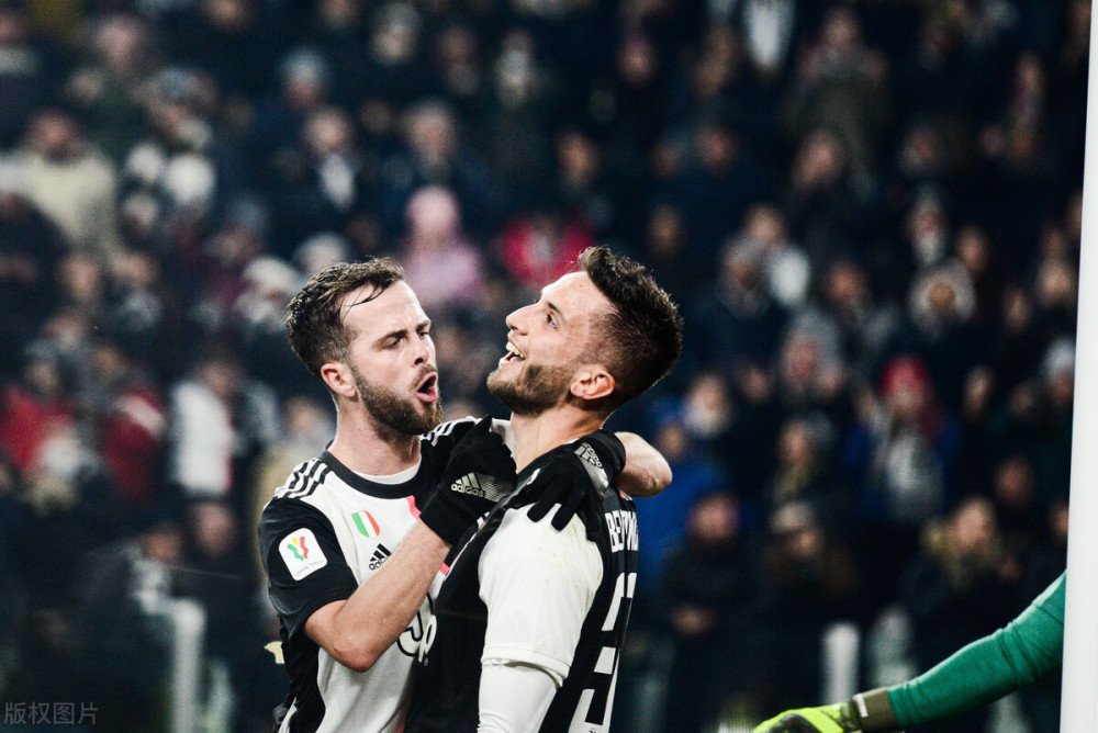 但她凭借稳 但她凭借稳