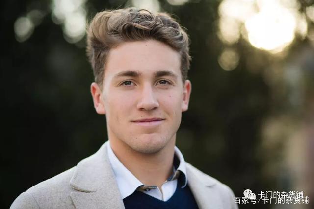 但他本人依 但他本人依