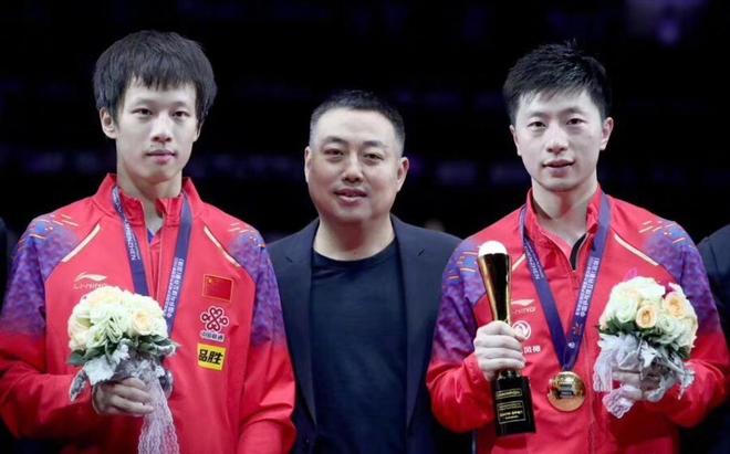 逆向航行的 逆向航行的